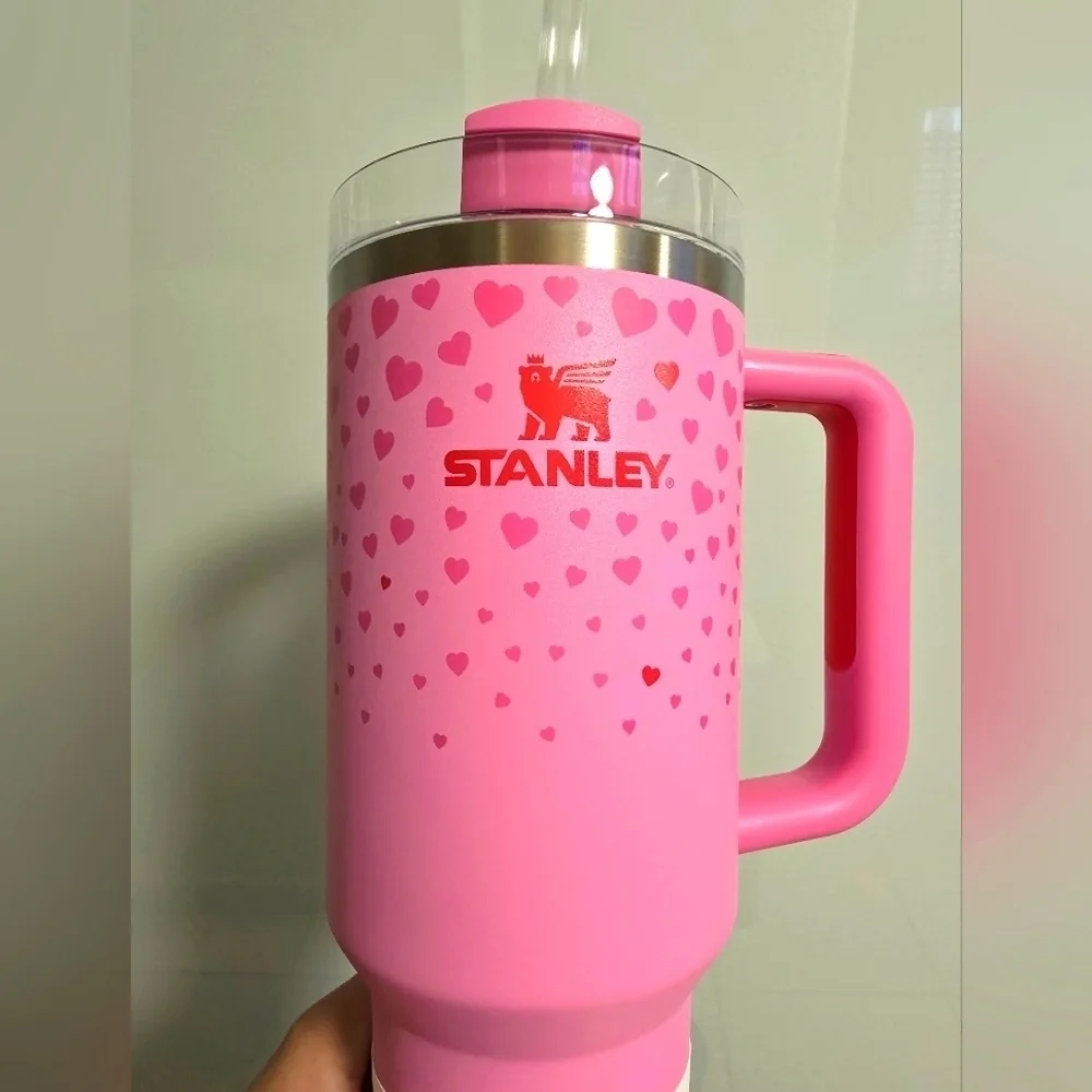 NWT Stanley 2025 Valentine's Day Limited Edition The Flowstate Quencher 40 oz